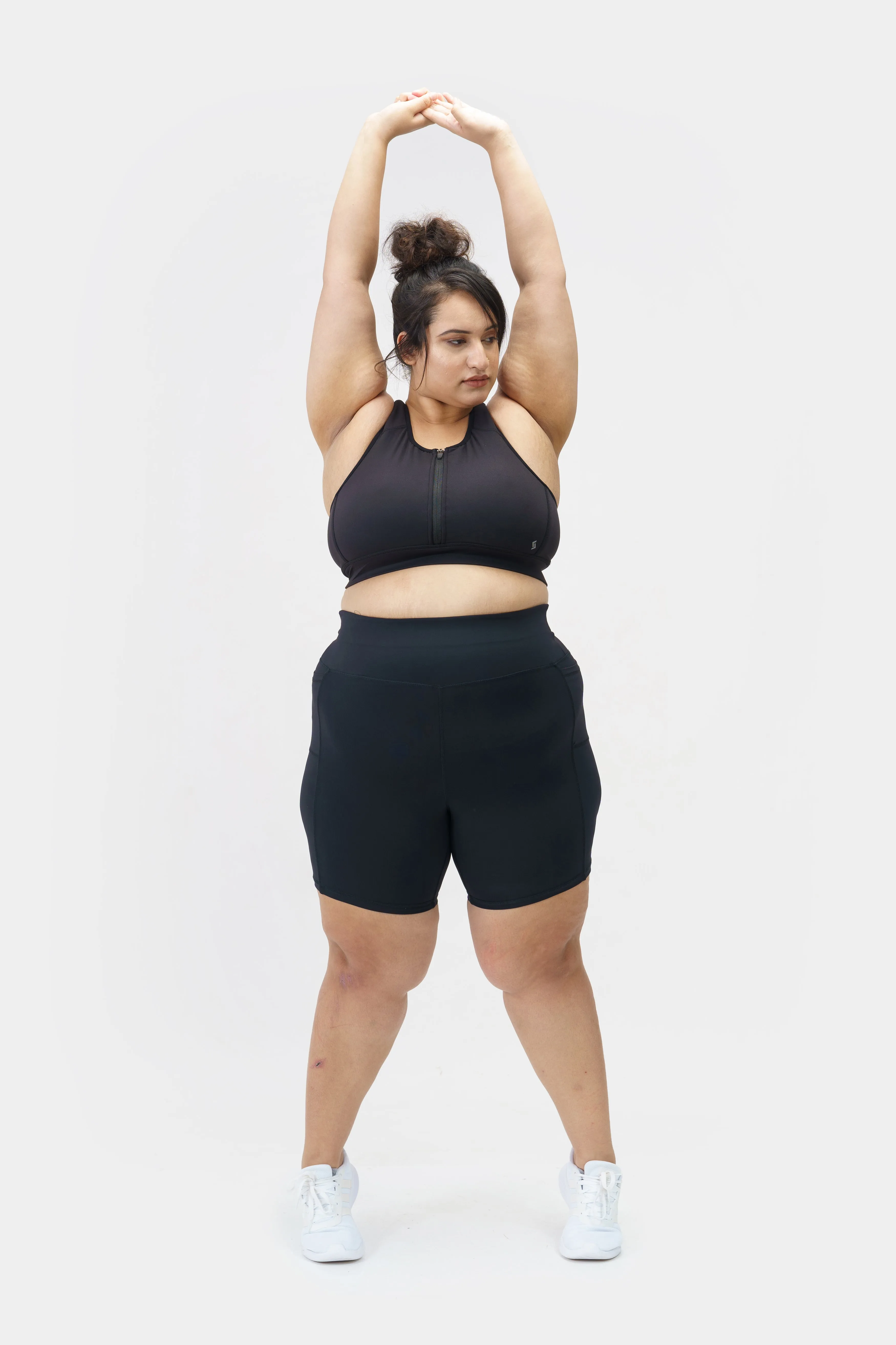Zip-Up Sports Bra: Black