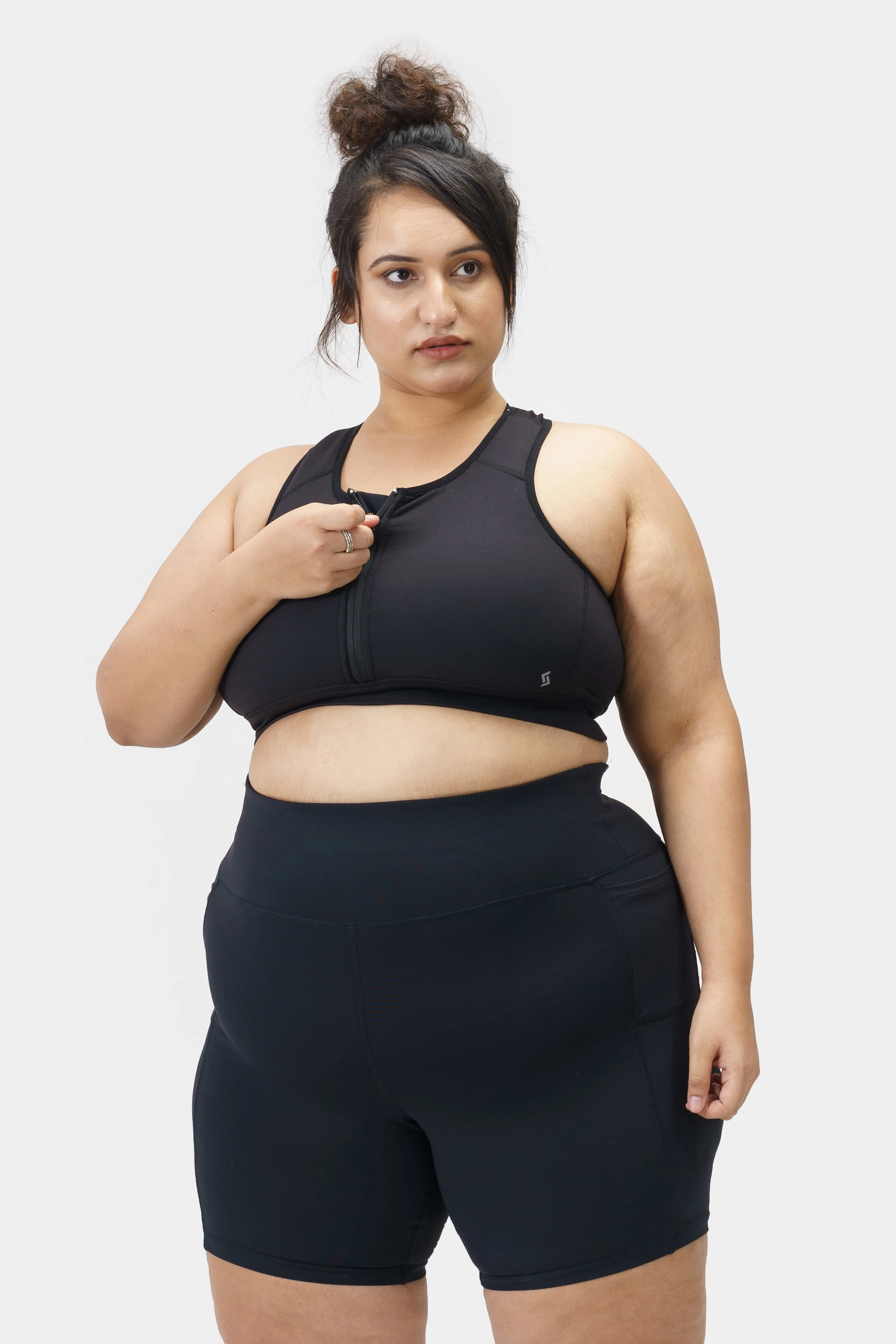 Zip-Up Sports Bra: Black